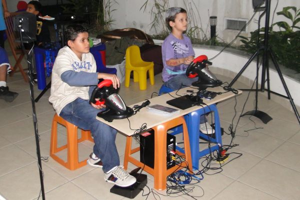 play-2-2DDCB715A-278C-28D9-620F-266D5E48A627.jpg
