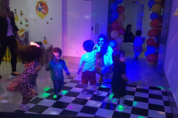 aluguel-de-pista-de-danca-infantil465714F2-ACA2-D458-790E-7DE0F4F116DE.png